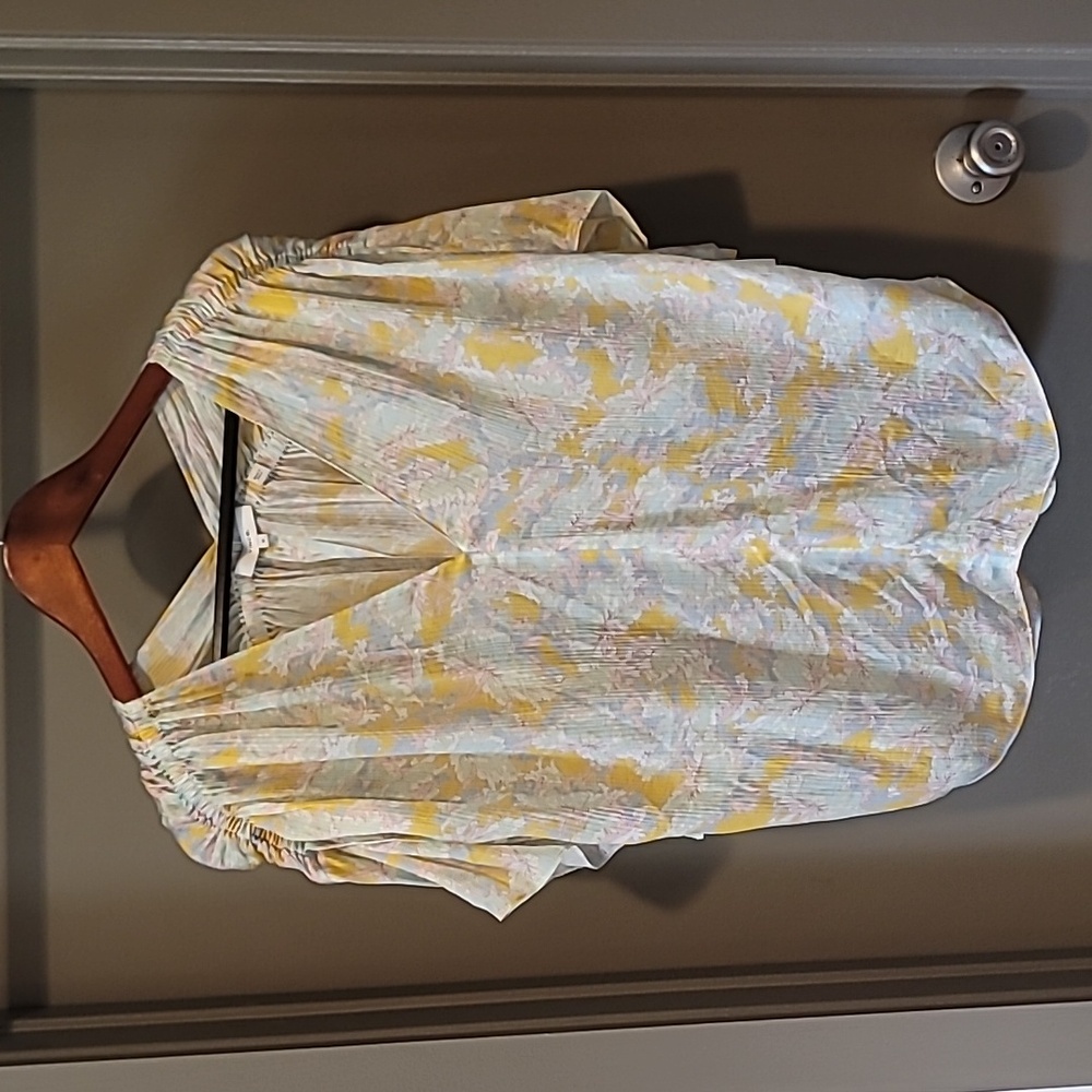 Vince Pastel Floral Flowy sleeveless or cap sleeve blouse